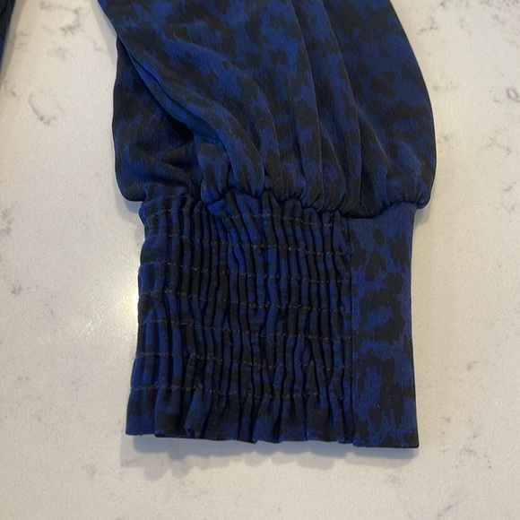 Allison Joy Womens Top Black/Blue Cheetah Design Size Medium - Picture 3 of 4